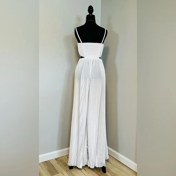 Alice + Olivia White Textured Jumpsuit with Cutout Waist - Picture 2 of 3